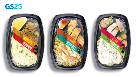 GS25가 빅데이터로 트렌드를 분석해 출시한 조리면 시리즈가 인기를 끌고 있다. <GS리테일 제공>